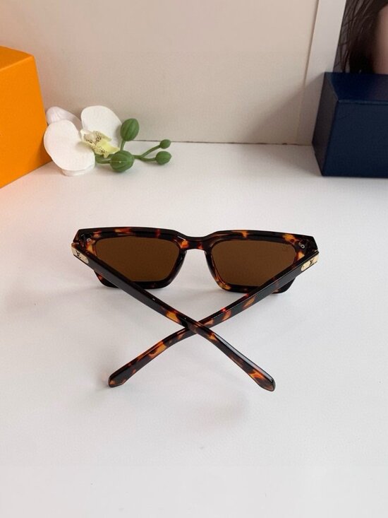 Louis Vuitton Style Tortoise Shell Square Sunglasses main image 7